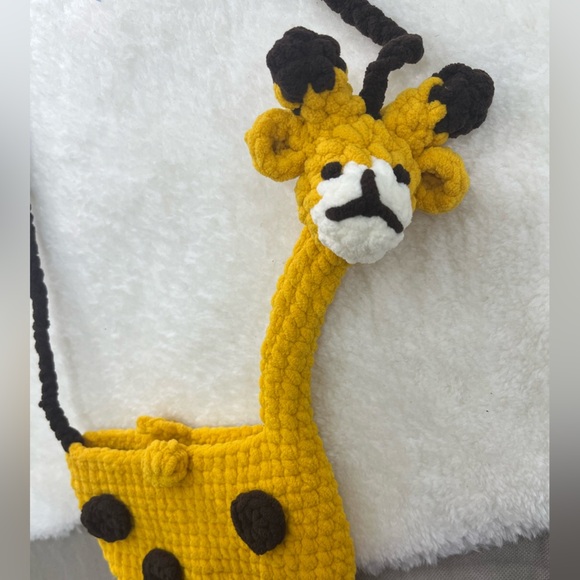 Yellow Giraffe Knit Crossbody Bag - Picture 4 of 6